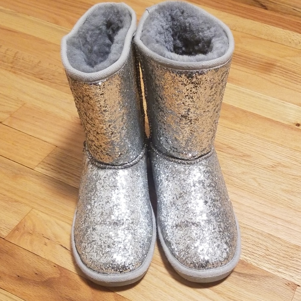 Bearpaw silver boots